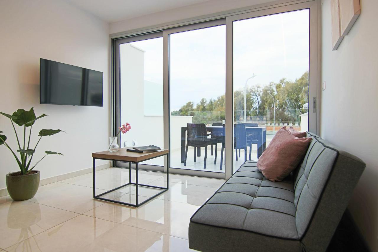 Phaedrus Living - Seaside Luxury Flat Harbour 109 Apartment Paphos Bagian luar foto