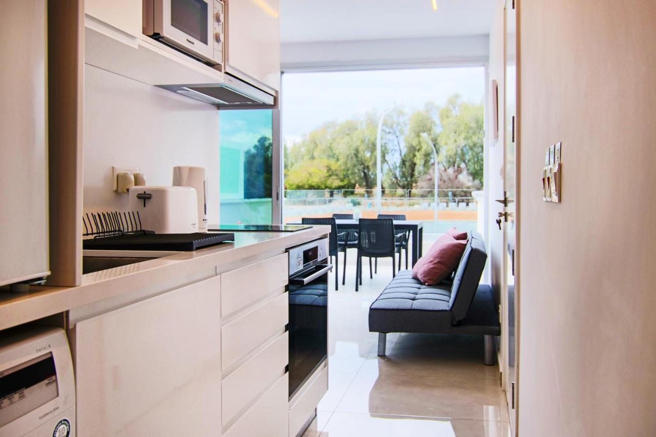 Phaedrus Living - Seaside Luxury Flat Harbour 109 Apartment Paphos Bagian luar foto