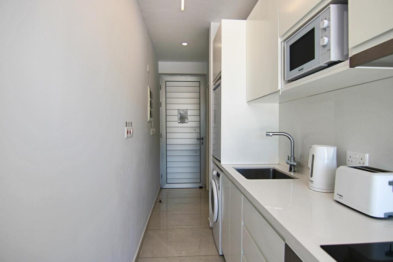 Phaedrus Living - Seaside Luxury Flat Harbour 109 Apartment Paphos Bagian luar foto