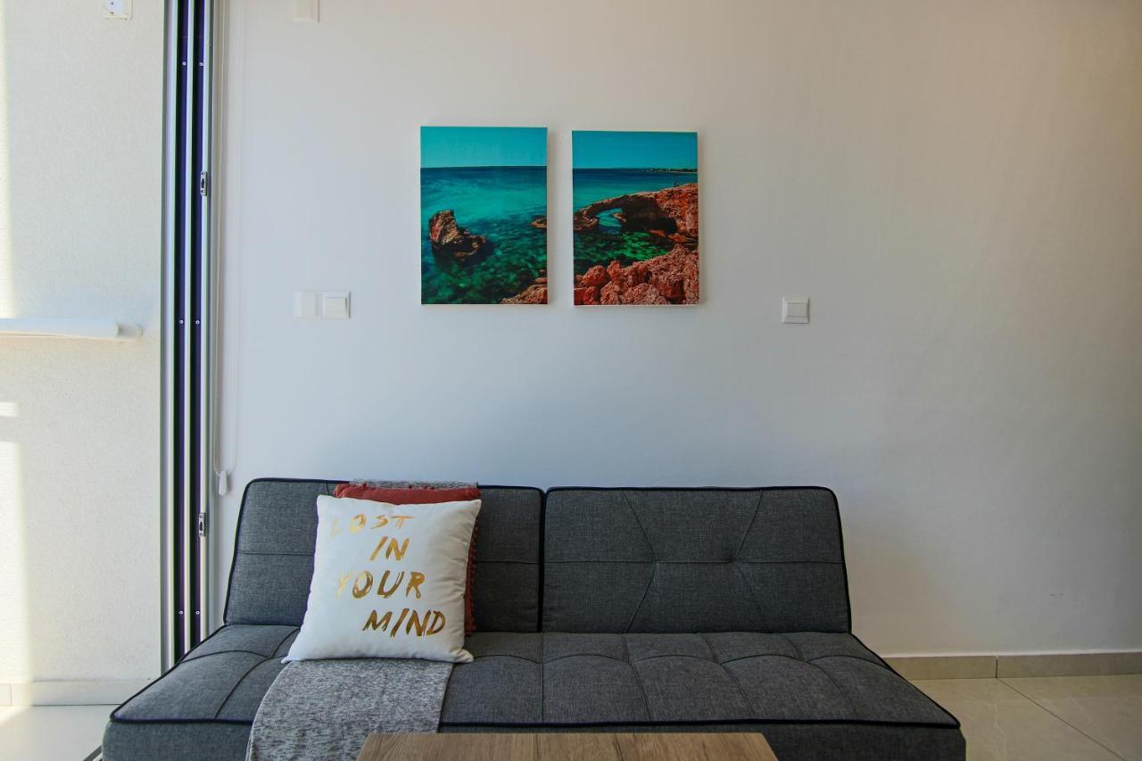 Phaedrus Living - Seaside Luxury Flat Harbour 109 Apartment Paphos Bagian luar foto